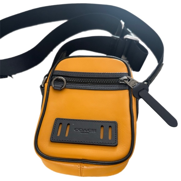 Coach Crossbody purse - Picture 1 of 8